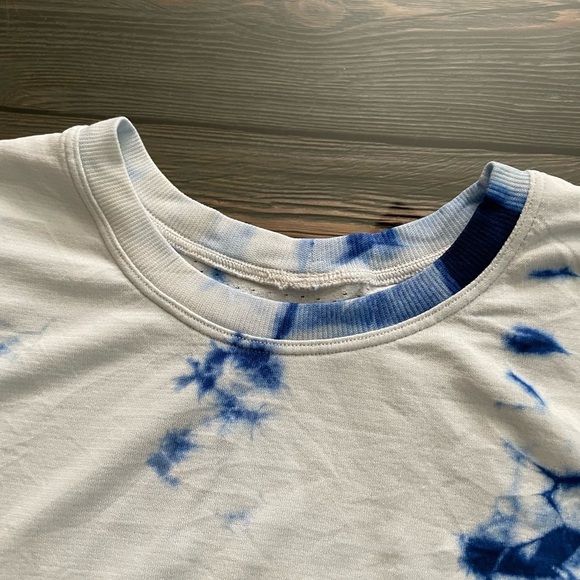 Lululemon Athletica Blue Tie-Dye Short Sleeve Tee - Picture 4 of 6
